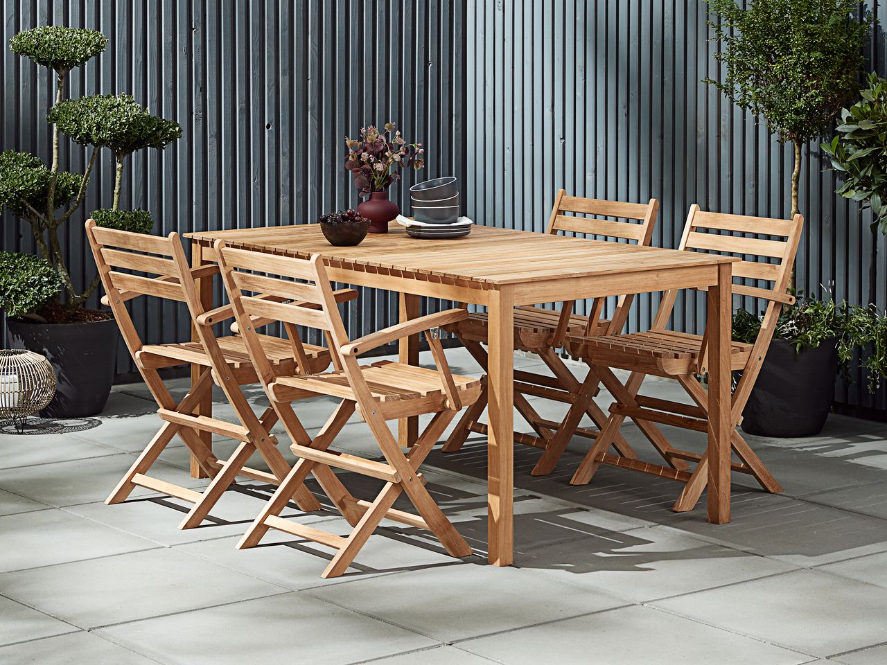 VESTERHAVET L150 table + 4 VESTERHAVET folding chair JYSK