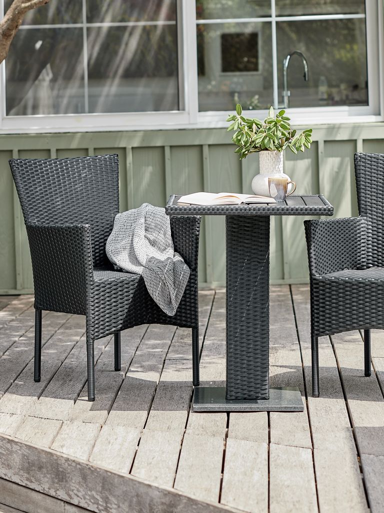 THY L60 table + 2 AIDT chair black JYSK