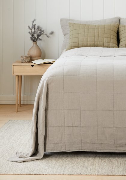 Bed throw VALMUE 240x260 beige