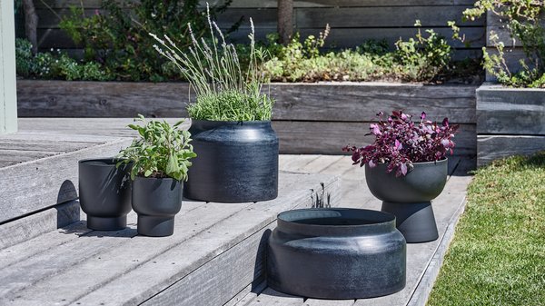 Garden planter SKADE D16/14 black set of 2