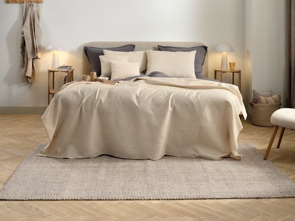 Pynteputetrekk KORNBLOMST 40x40 beige