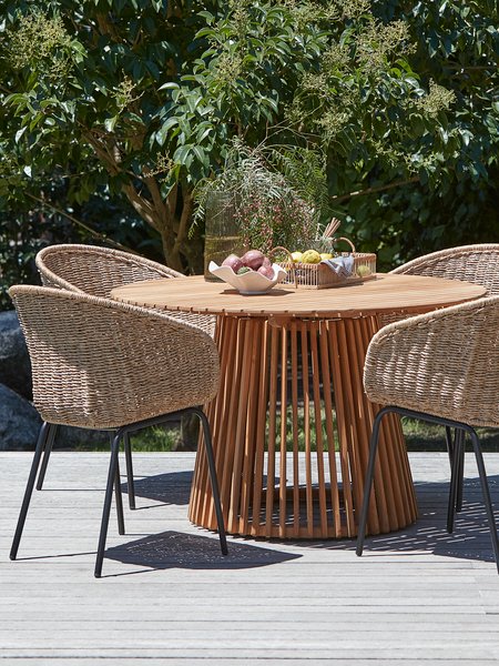 UDBYNEDER ÁTM120 asztal teakfa + 4 TUERNE szék natúr