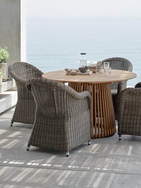 UDBYNEDER D120 table teak + 4 GAMMELBY chair grey