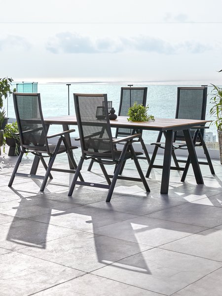 Table FAUSING L220 naturel + 4 chaises BREDSTEN noir