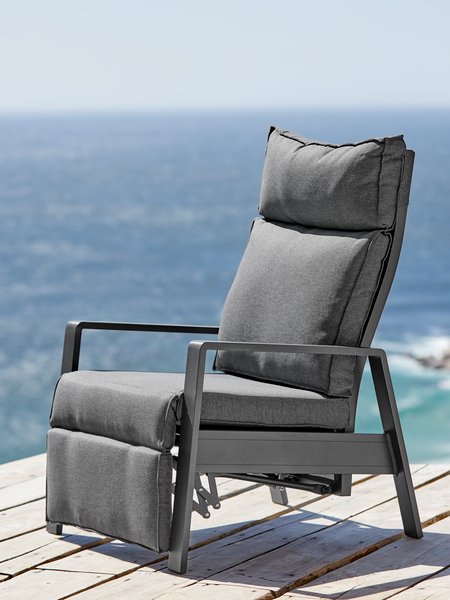 Lounge chair VONGE black