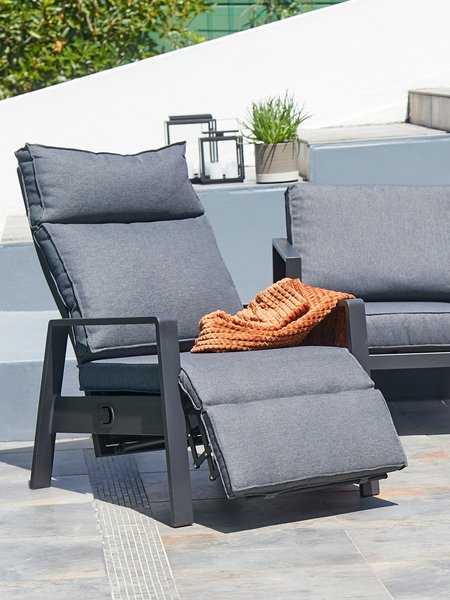 Lounge chair VONGE black