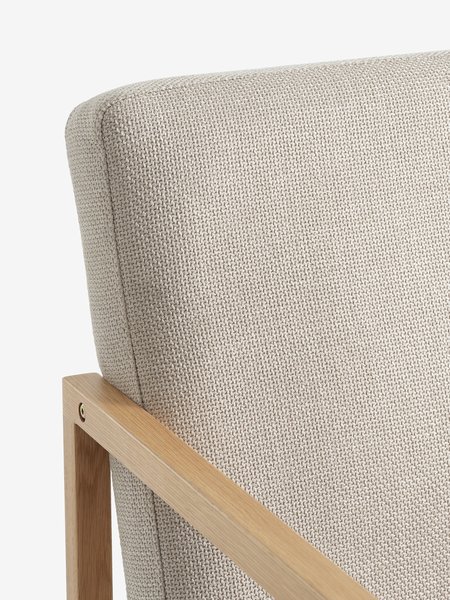 Armchair KALUNDBORG sand fabric/oak