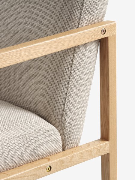 Armchair KALUNDBORG sand fabric/oak