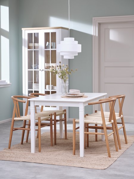 KIRKEBY L130/220 bord vit + 4 GUDERUP stol ek/natur