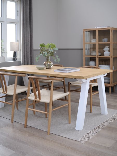 Mesa SKAGEN L200 blanco/roble + 4 GUDERUP roble/natural