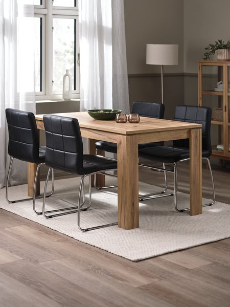 LINTRUP L140 tafel eiken + 4 HAMMEL stoelen zwart