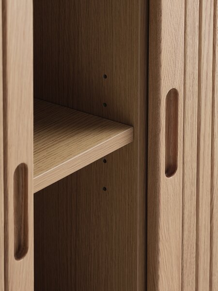 Aparador LYNGVIG 120cm 2 puertas persiana roble natural