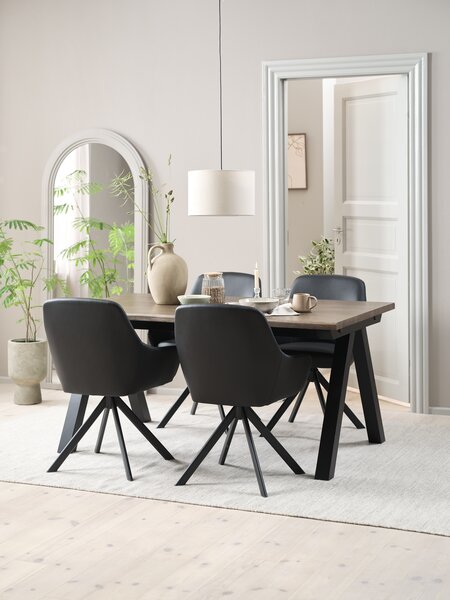 SANDBY L160 table chêne foncé + 4 ROSTRUP chaises noir