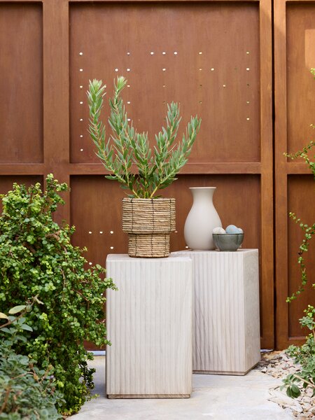 Piedestal BYNKEFUGL B30xL30xH48 travertin