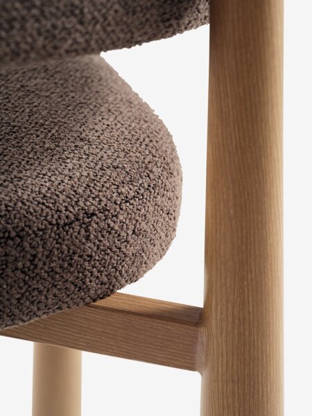 RAVNSBJERG L200 table warm oak + 4 ROUST dark sand