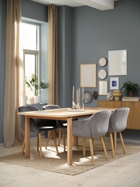 MEJLSKOV L180 table natural oak + 4 ADSLEV grey velvet