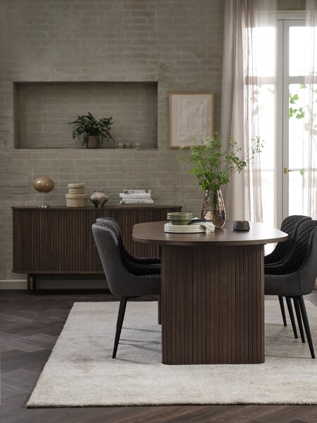 Table LYNGVIG L180/260 chêne foncé + 4 chaises PEBRINGE gris