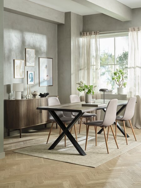 ROSLEV L200 bord Mörk ek + 4 BISTRUP stolar sand